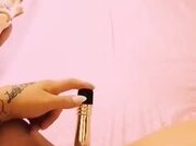 Spingo il dildo dentro